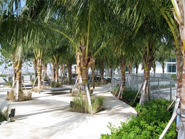 Building Photo - 900 Biscayne Blvd