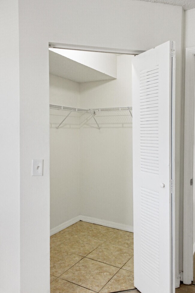 Building Photo - 5065 Wiles Rd