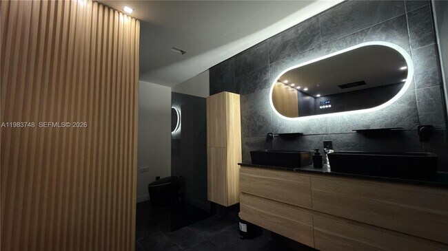 Building Photo - 1001 SW 98th Ave