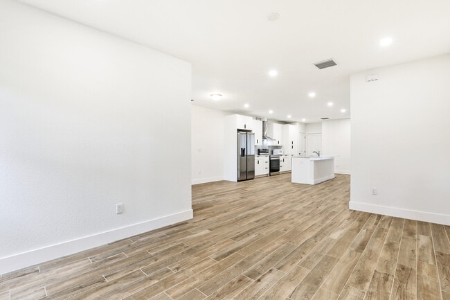 Building Photo - 395 Bella Sol Way