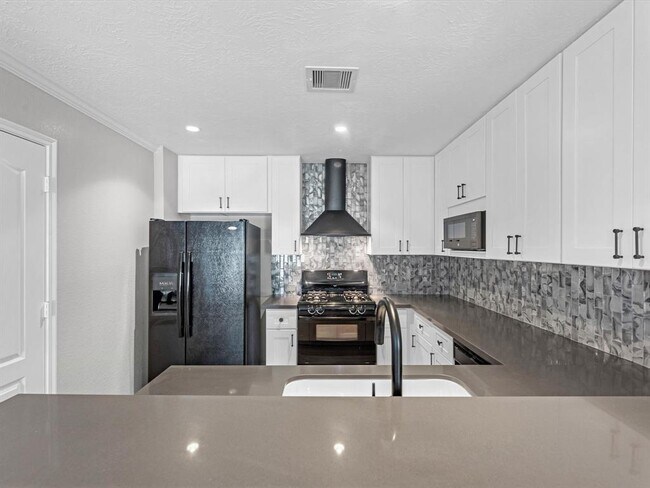 Building Photo - 16010 Sweetwater Fields Ln