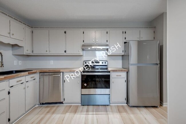 Building Photo - 340 Alpine Dr