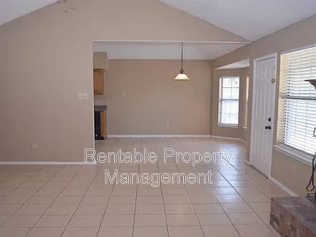 Building Photo - 9001 Wessex Ct