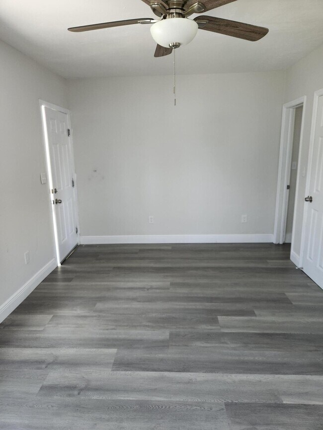 Building Photo - 405 2nd Ave S