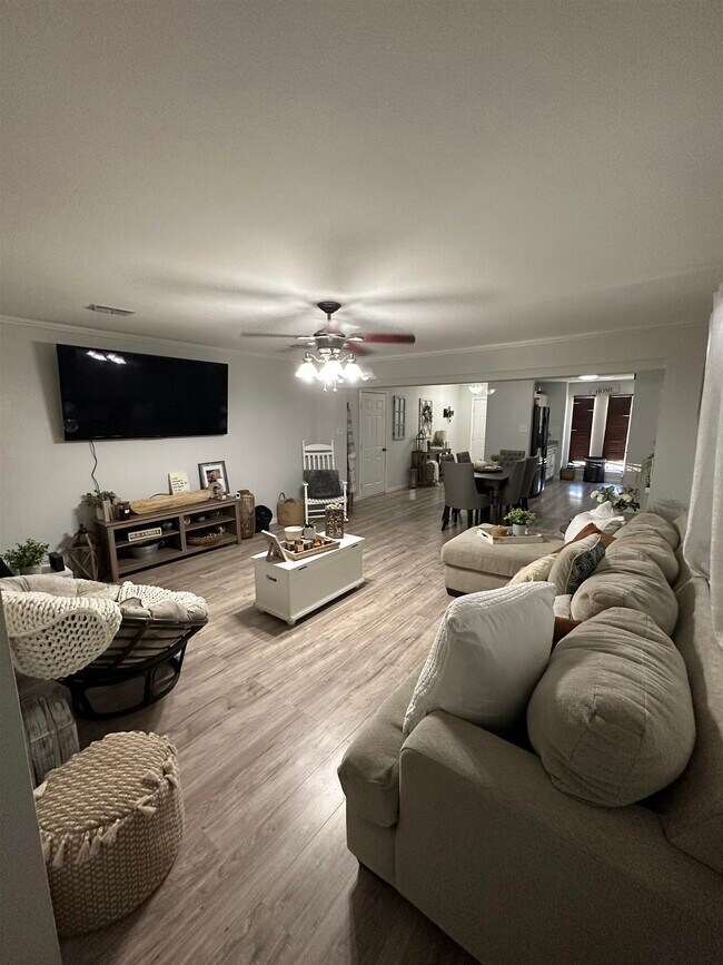 Building Photo - 1902 Denmark Ln