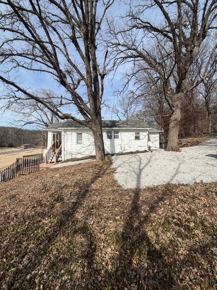 Building Photo - 625 N Main St