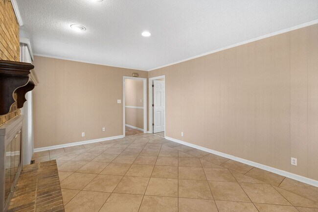 Building Photo - Move-In Special Available! Charming 3-Bedroom Home for Rent in Sango – Spacious Corner Lot