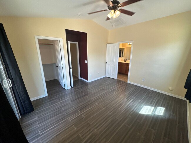 Building Photo - 7371 W Alicia Dr