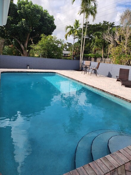 Building Photo - 465 S Fig Tree Ln