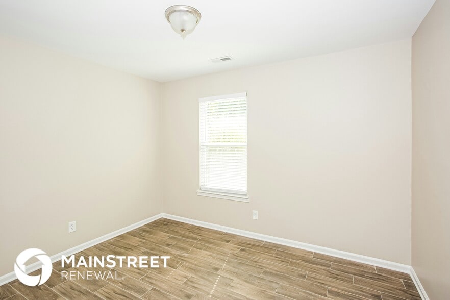 Building Photo - 4802 Farmview Dr