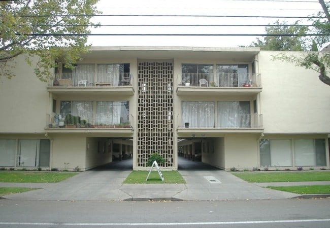Building Photo - Central Apartments