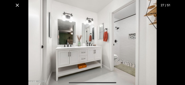 Building Photo - Gorgeous Remodeled Home w/Community Pool i...