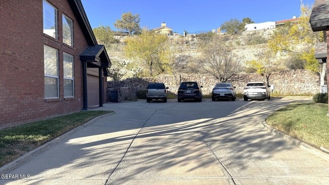 Building Photo - 31 Stratford Hall Cir