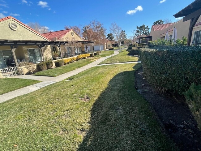Building Photo - Jess Ranch 55+ Gated Community Apple Valley