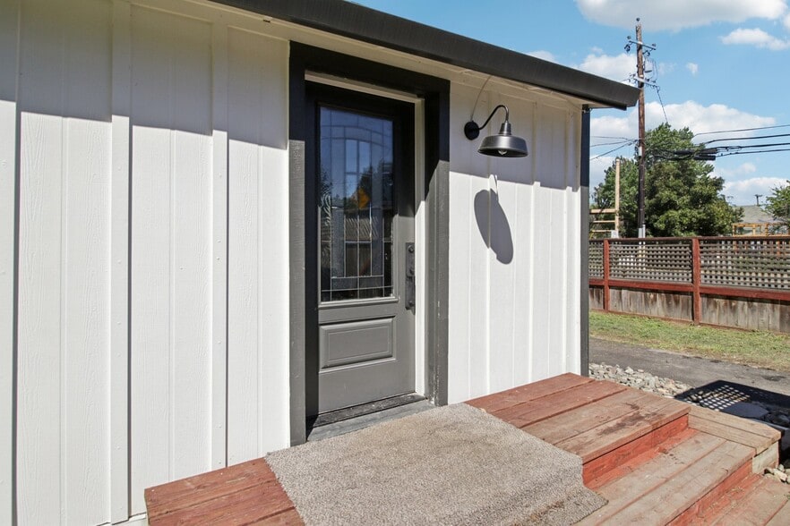 Building Photo - 30 Bloomfield Rd