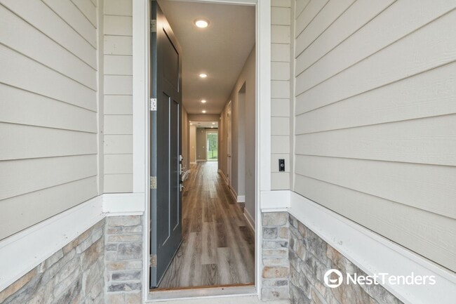 Building Photo - Enjoy Resort-Style Amenities in Beautiful ...