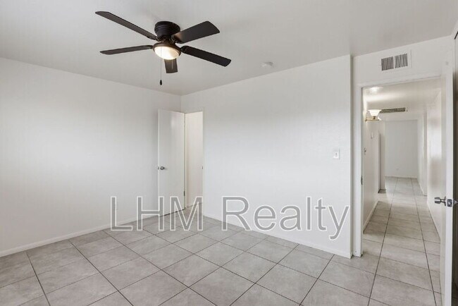 Building Photo - 5321 W Lewis Ave