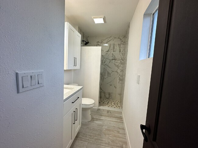 Building Photo - "Charming 2-Bed, 2-Bath North Port Retreat"