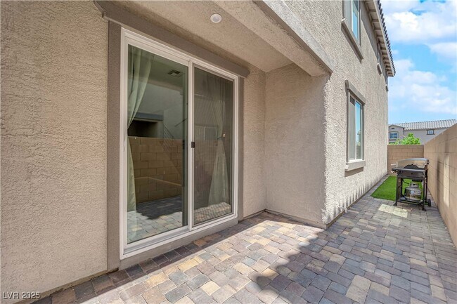 Building Photo - 8035 Skye Foxx St