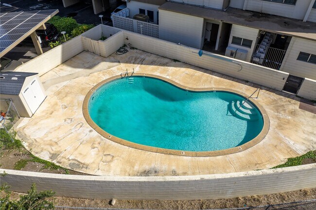 Building Photo - 2 Bed / 1 Bath 1 Parking , Community Pool , Electricity, Water, Sewer & Gas Included, Secured Bui...