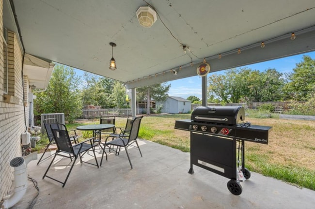 Primary Photo - 2219 27th Ave