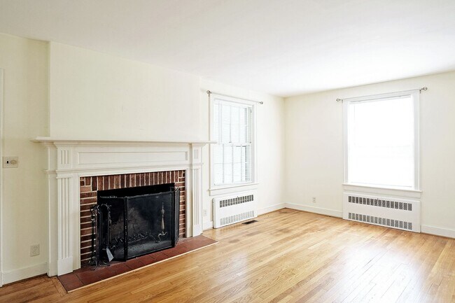 Building Photo - Scottsville Charm! Move-In Ready Home Near Library, Brewery & James River