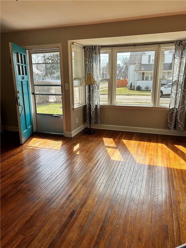 Building Photo - 600 McDowell Pl