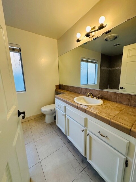 Building Photo - 10911 Bluffside Dr