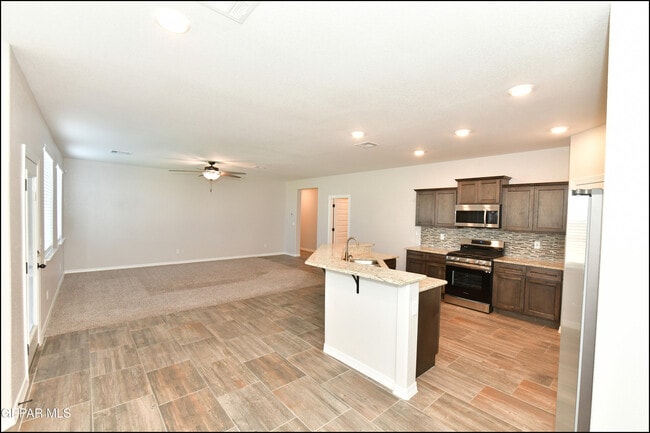 Building Photo - 2712 Sammy Cervantes St