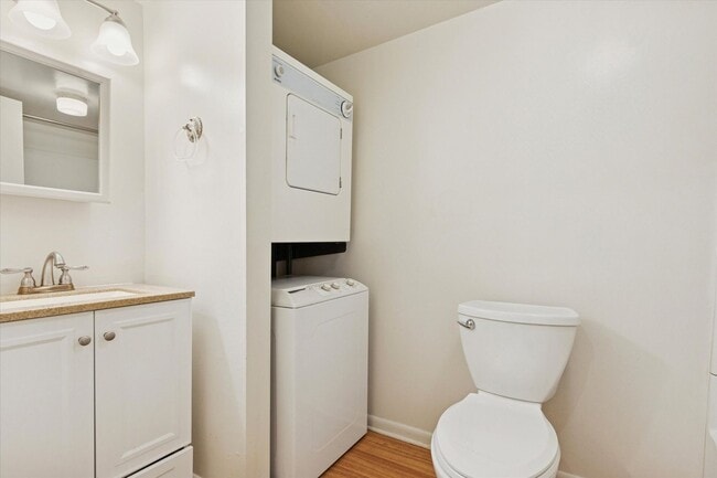 Building Photo - Goshen Valley 2 Bedroom 1 Bathroom Condo Available Now!