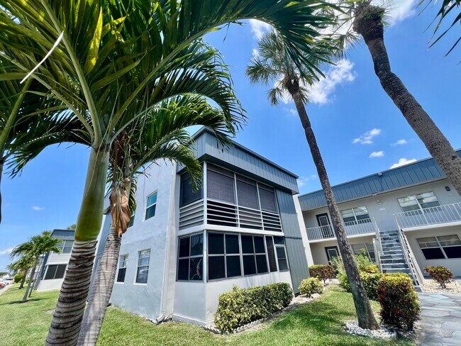 Building Photo - 230 Normandy Ln