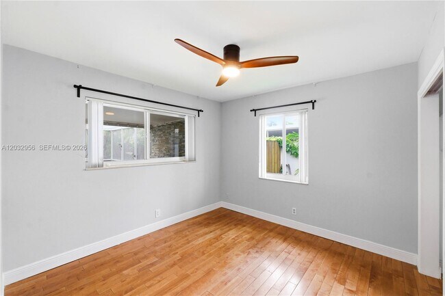 Building Photo - 719 N 31st Rd