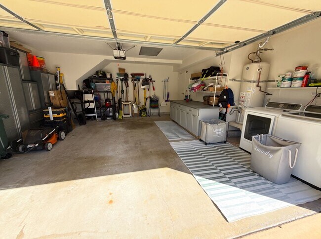 Building Photo - 2 BR / 2.5 Ba Townhome in Lovely Vista La ...