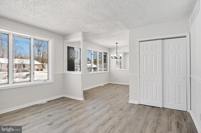 Building Photo - 605 Tait Rd