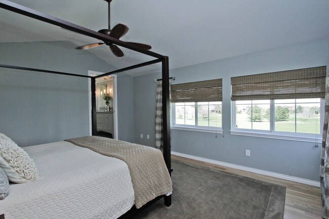 Building Photo - Beautiful 4BD/3.5BA Indian Peaks Home on Golf Course with Views!