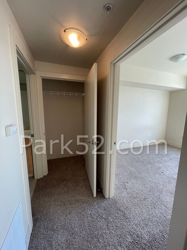 Building Photo - $250 Off the 1st Month's Rent!  1 Bedroom ...