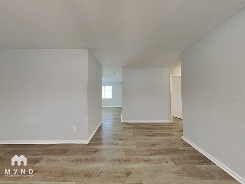 Building Photo - 4245 Larson Ln