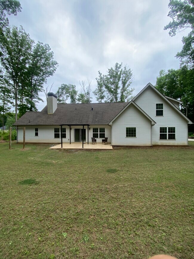 Building Photo - 40 Oak Forest Dr