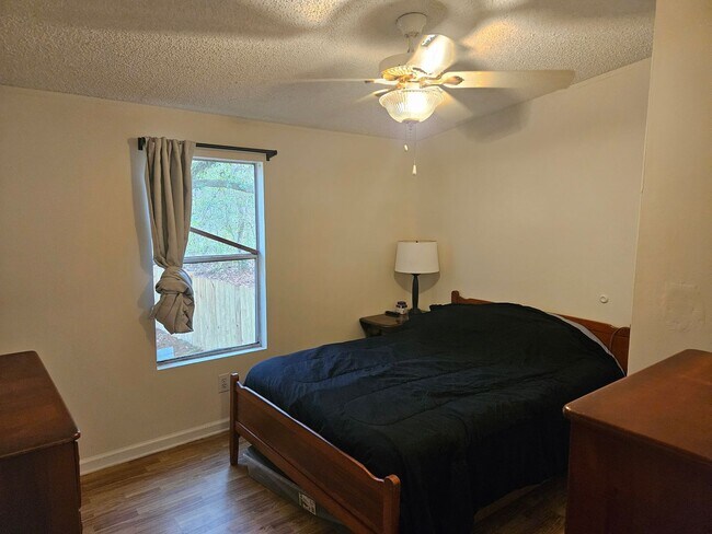 Building Photo - 3 Bedroom, 2 bath home located in Sneads Ferry