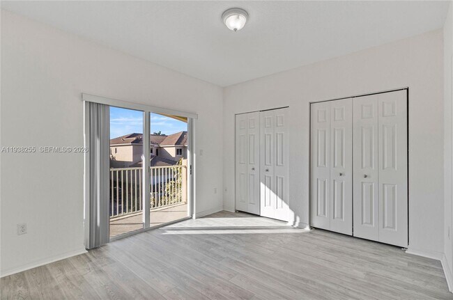 Building Photo - 2332 SE 16th Pl