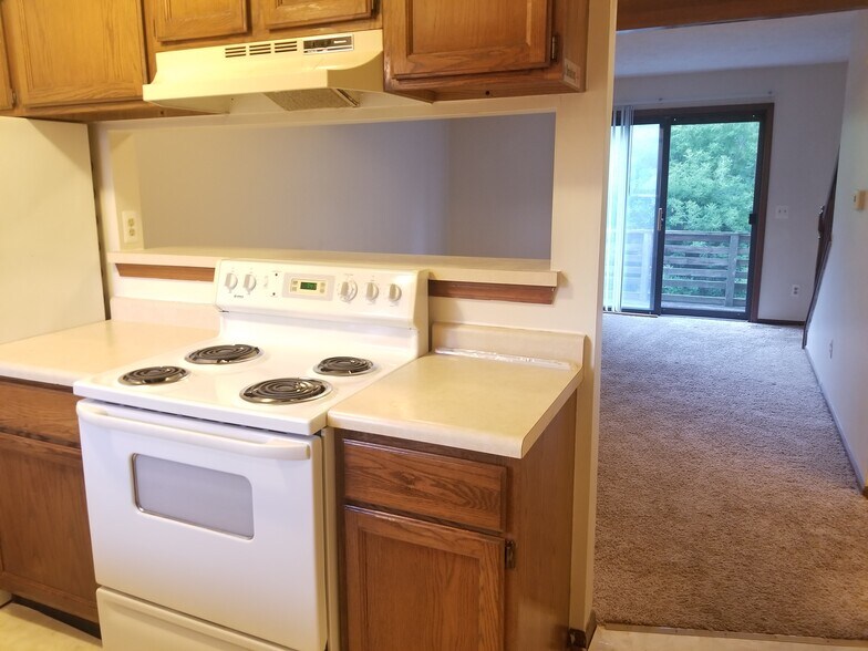 Building Photo - 1933 Hoyt Ave