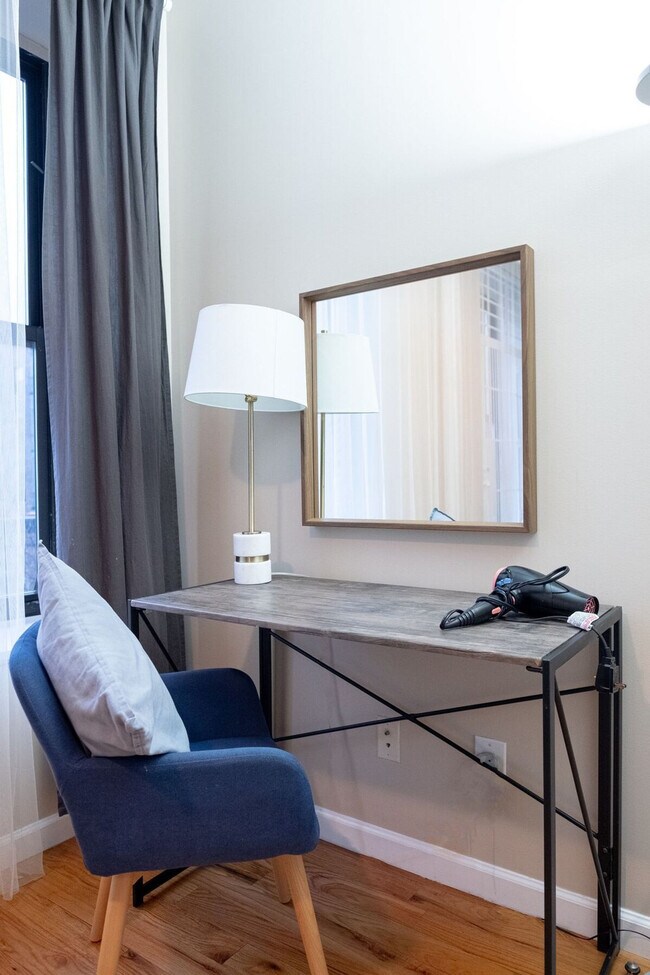 Building Photo - 230 W 113th St