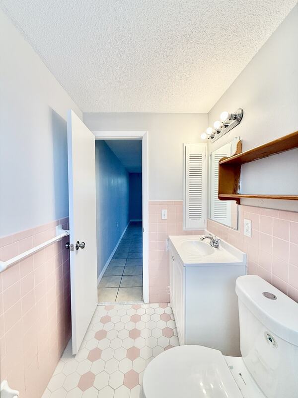 Building Photo - 3407 Palm Dr