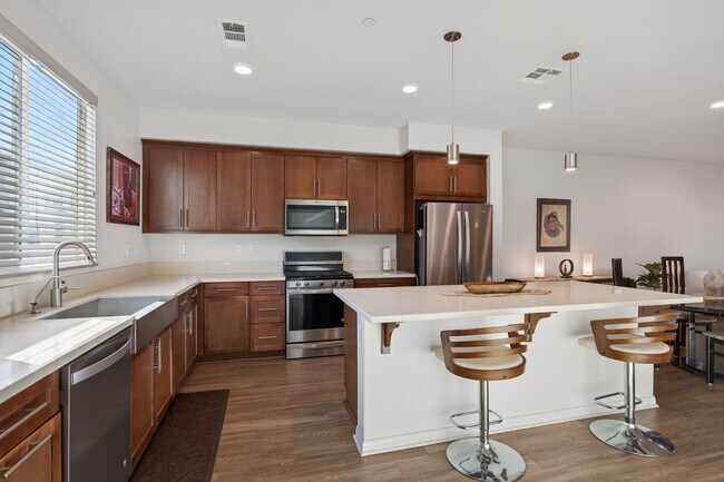 Building Photo - 3-Bed + 3.5-Bath Townhouse | Springville | Camarillo | Unfurnished