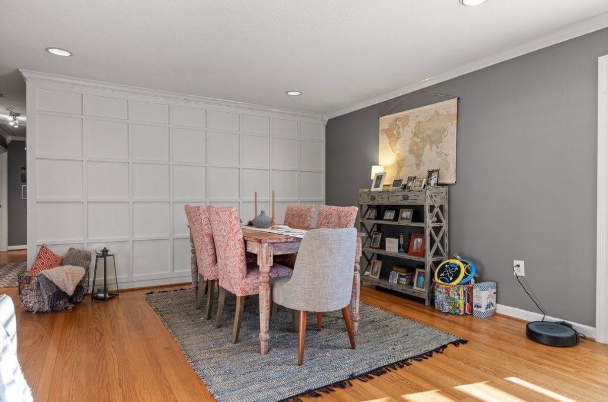 Building Photo - 1627 Fernwood Cir