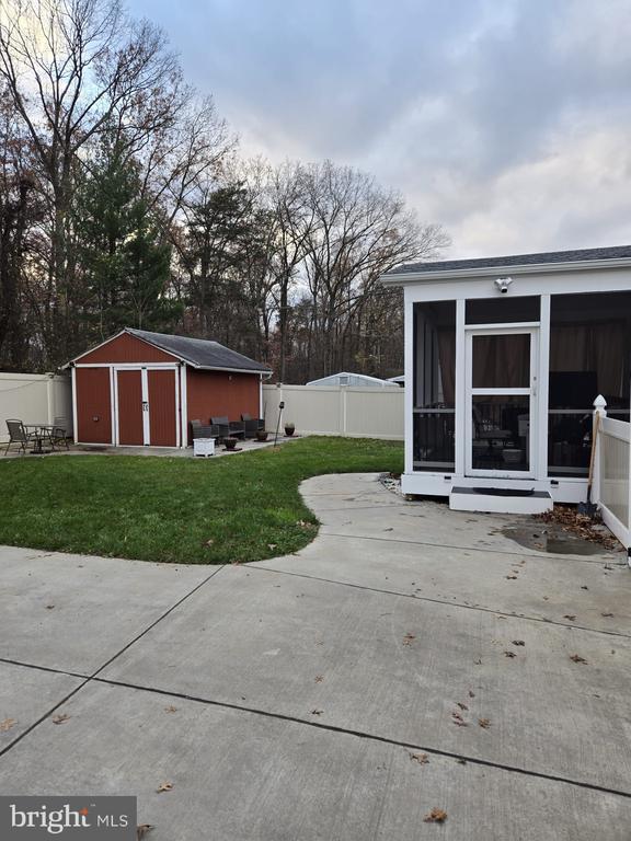 Building Photo - 9323 Alcona St