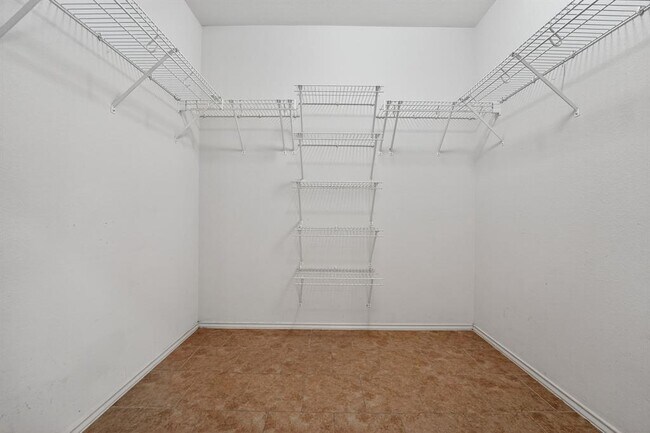 Building Photo - 1502 McDowell Bend