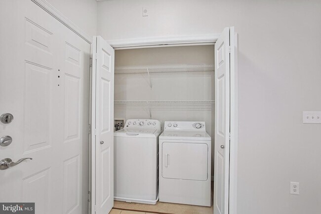 Building Photo - 12937 Centre Park Cir