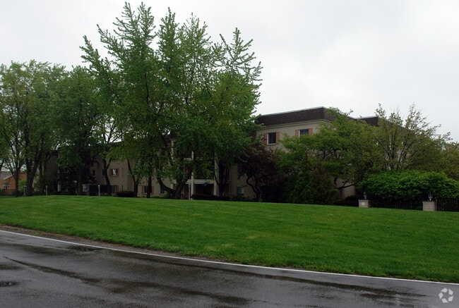 Primary Photo - Carriage House West