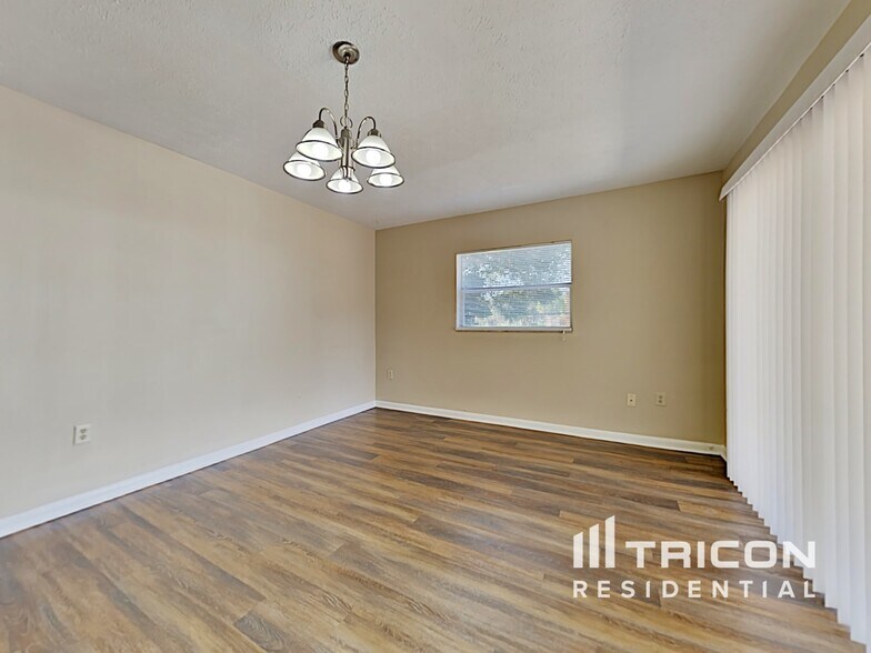 Building Photo - 1201 Windsor Cir
